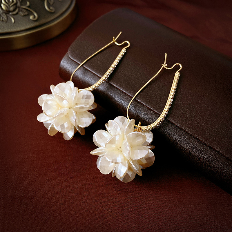 1:Golden Flower Ear Hook