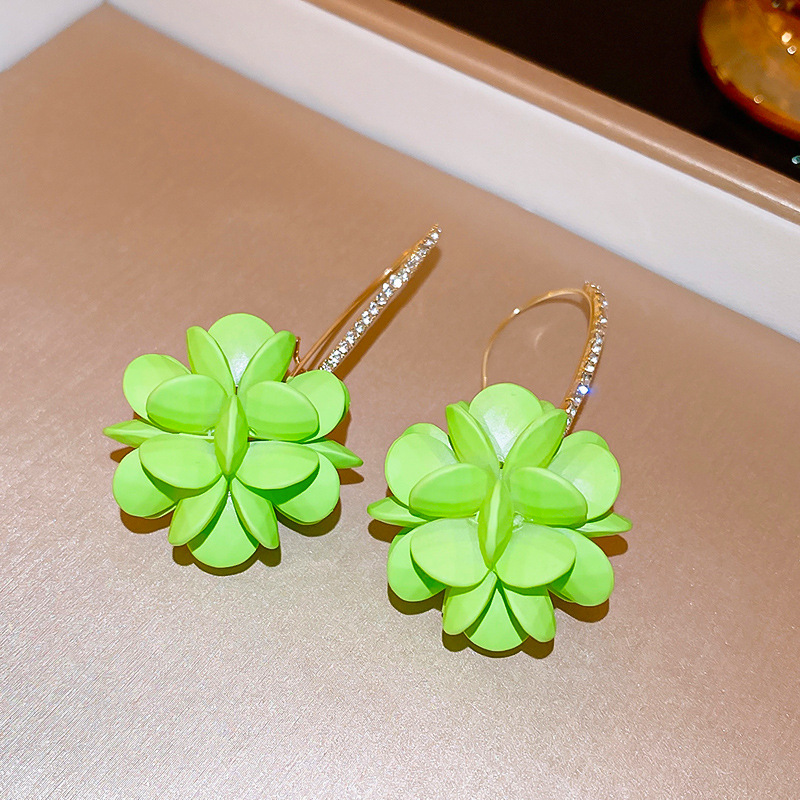 2:green flower ear hook