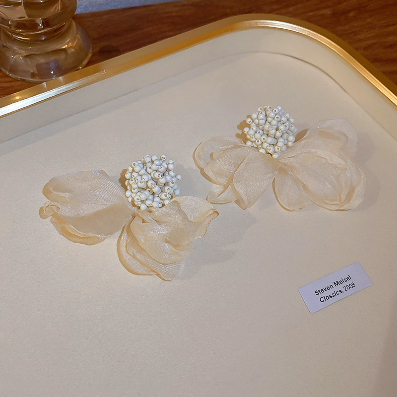 1:Silver Needle-Beige Flower Earrings