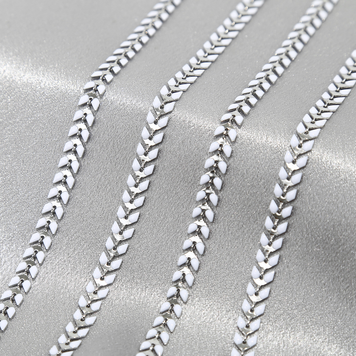 Steel color chain - white dripping oil