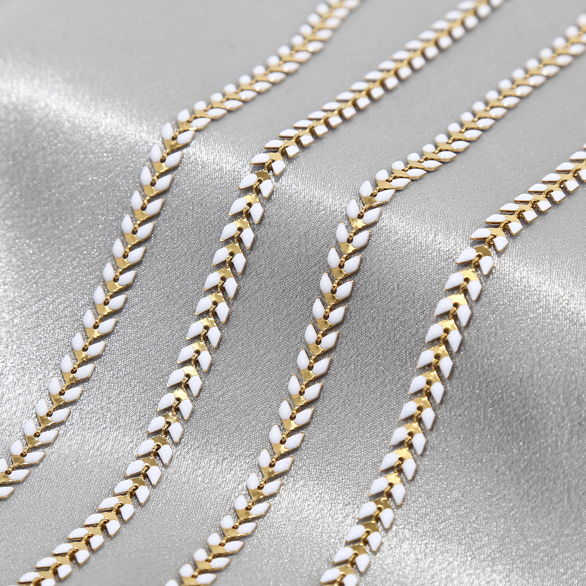 1:Golden chain—white oil drops