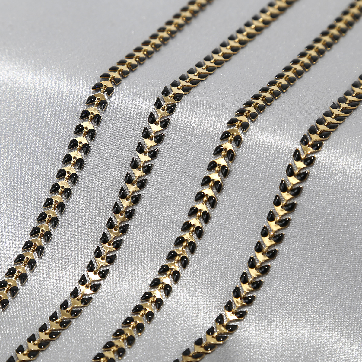 3:Golden chain - black dripping oil