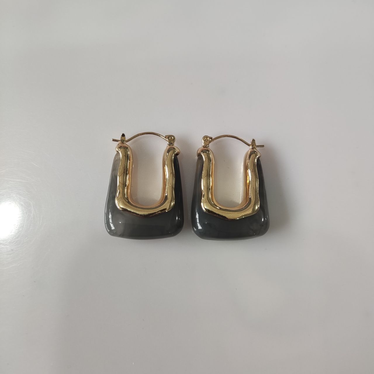 3:Grey U-shaped earrings