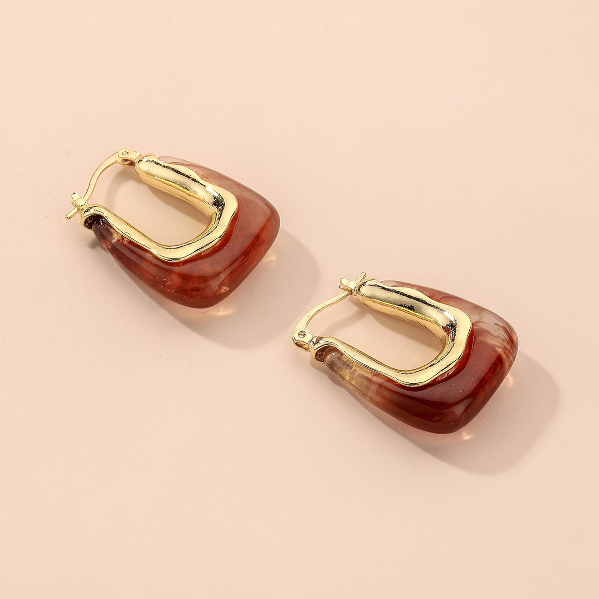2:brown U-shaped earrings