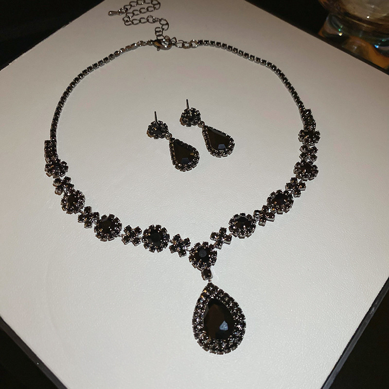 5:2 Piece Set Black Drop Stud Earrings Necklace