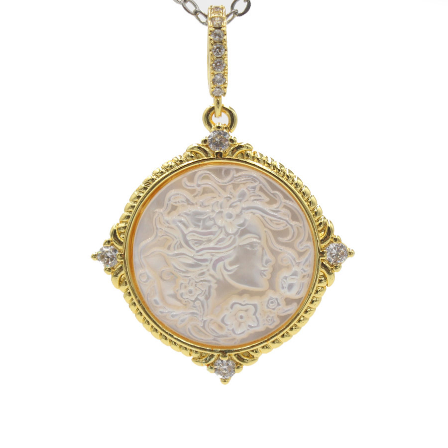 Beauty head white shell (gold)