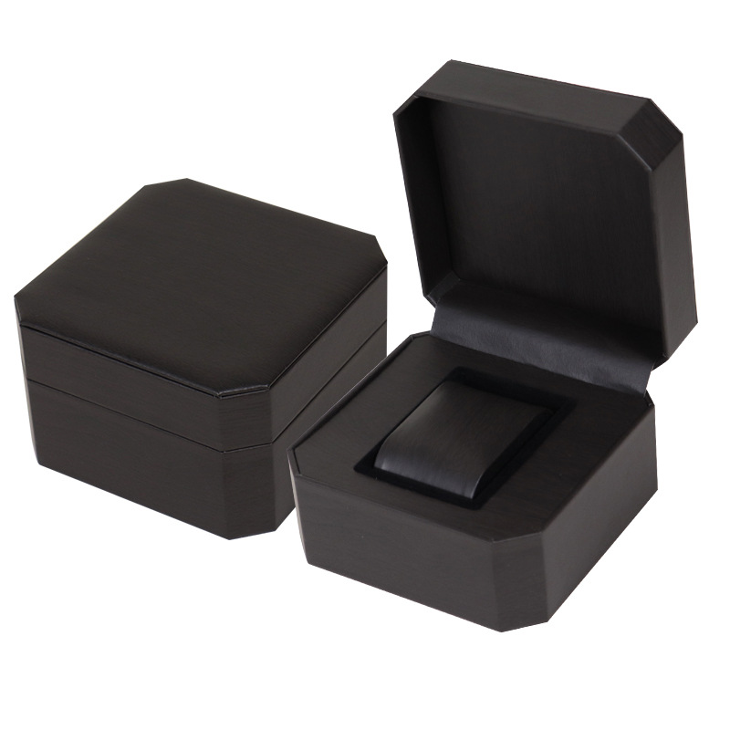 4:βαθύ καφέ χρώμα