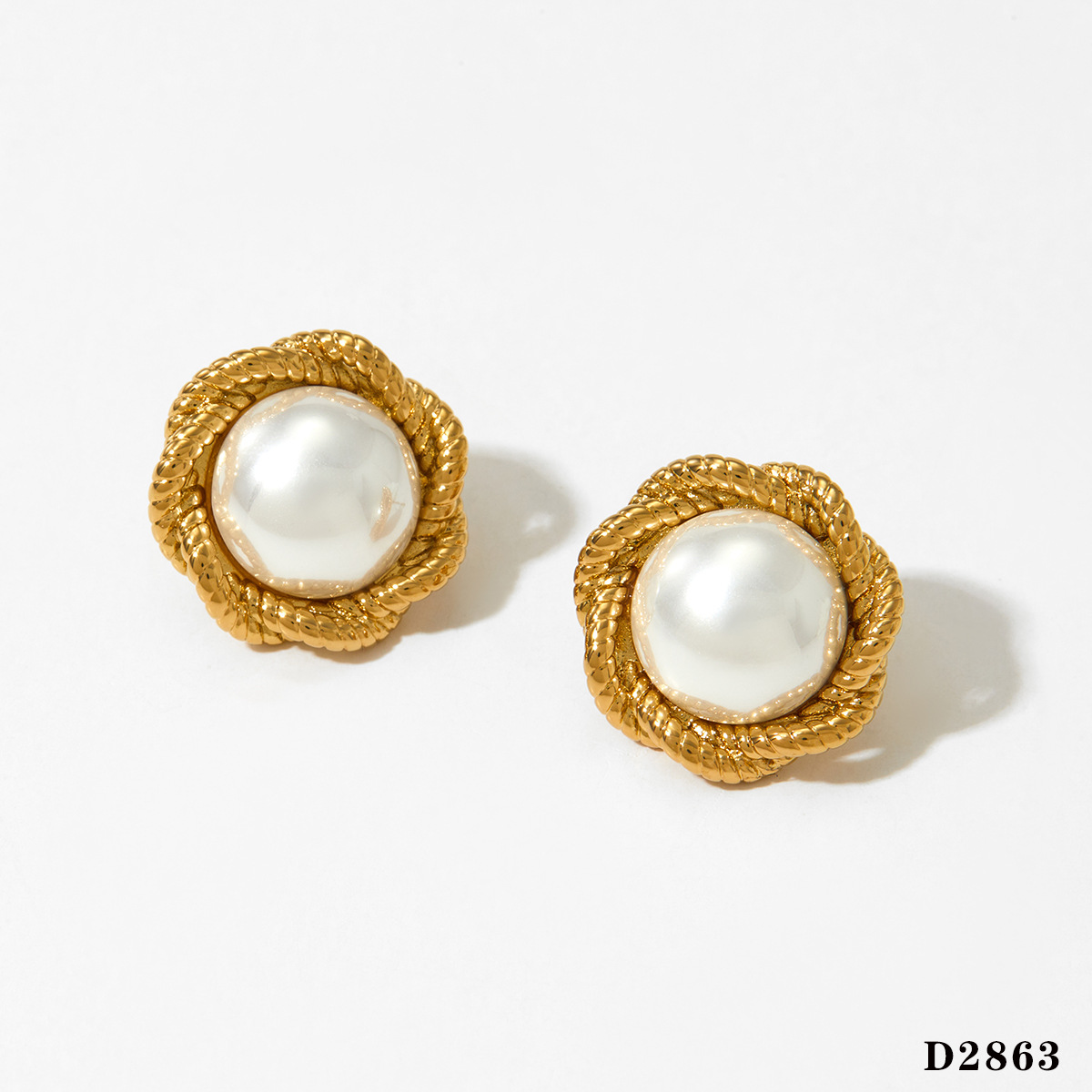 15:Gold earrings d2863