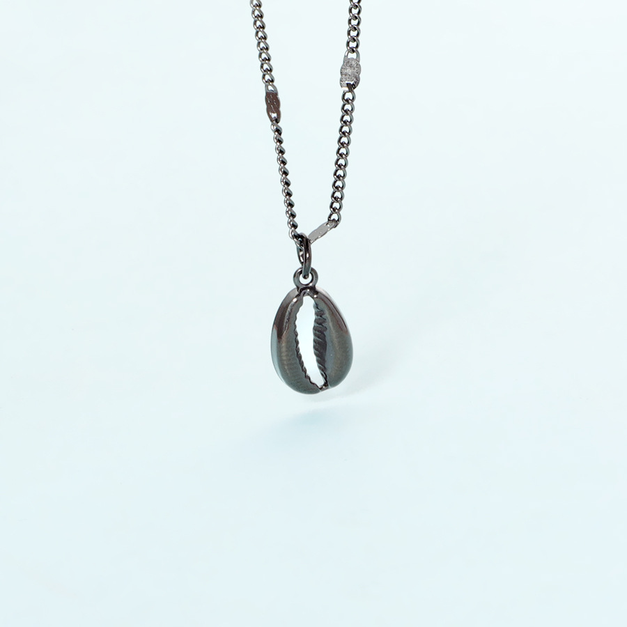 Black shell necklace