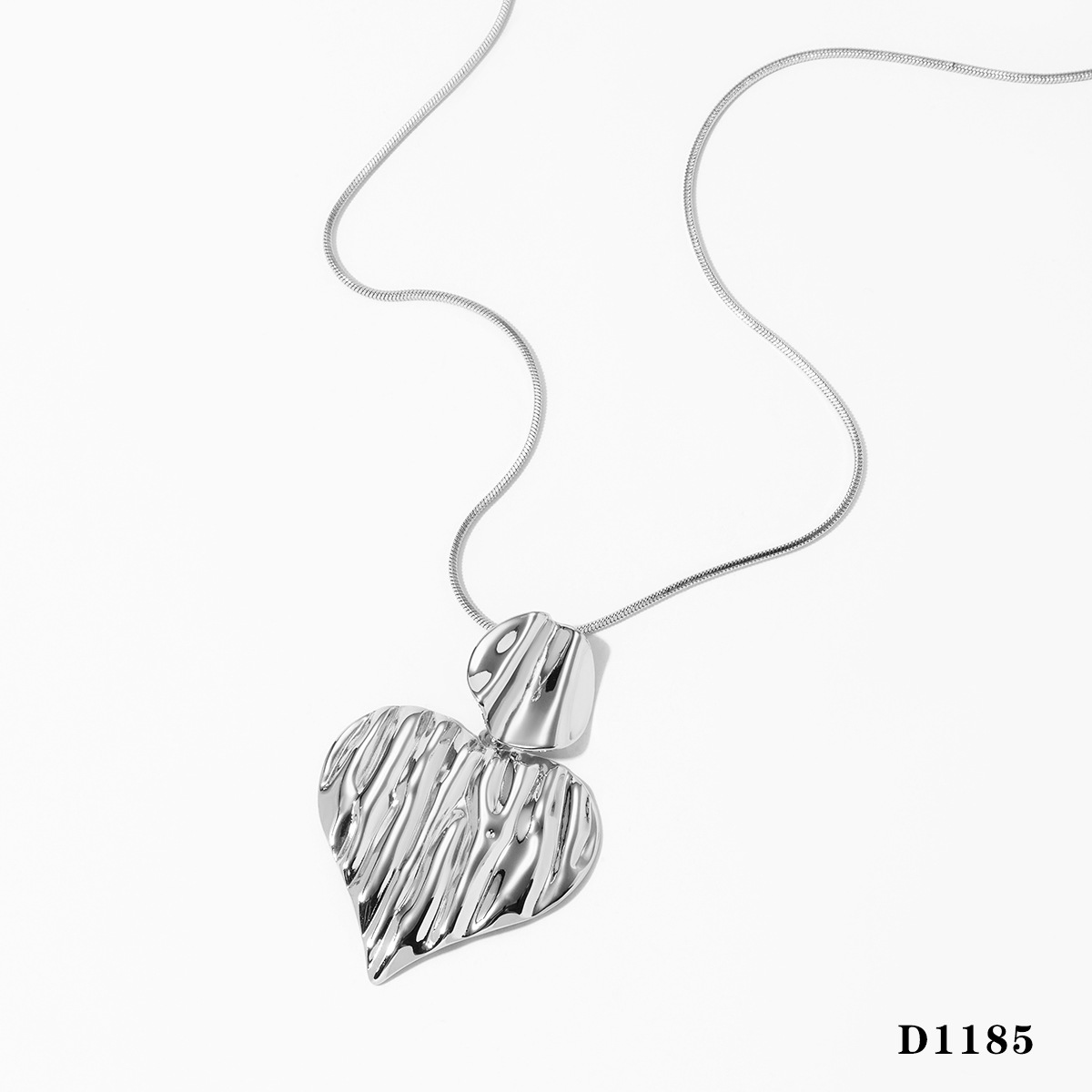 2:Silver necklace d1185