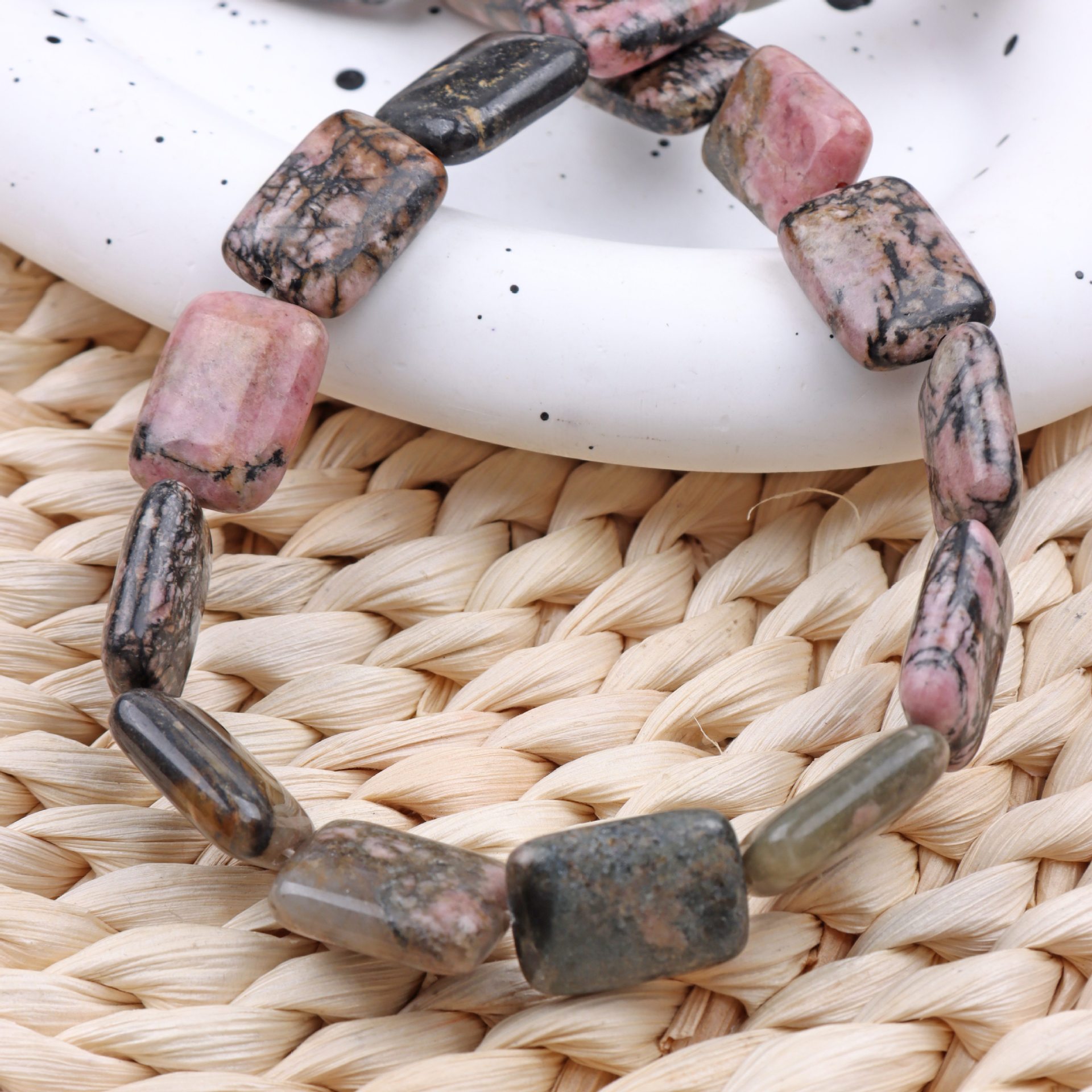 1:Black lines red lines