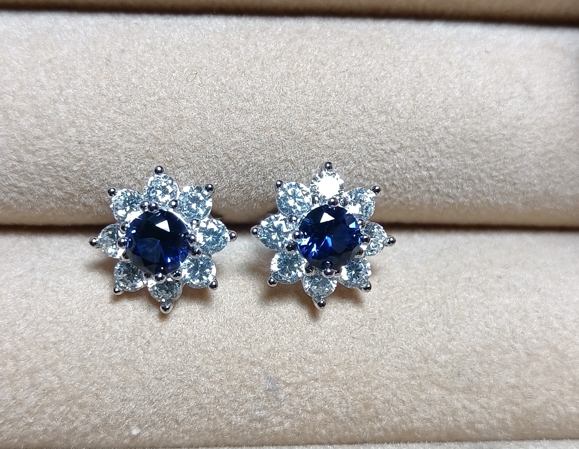 2:synthetic sapphire