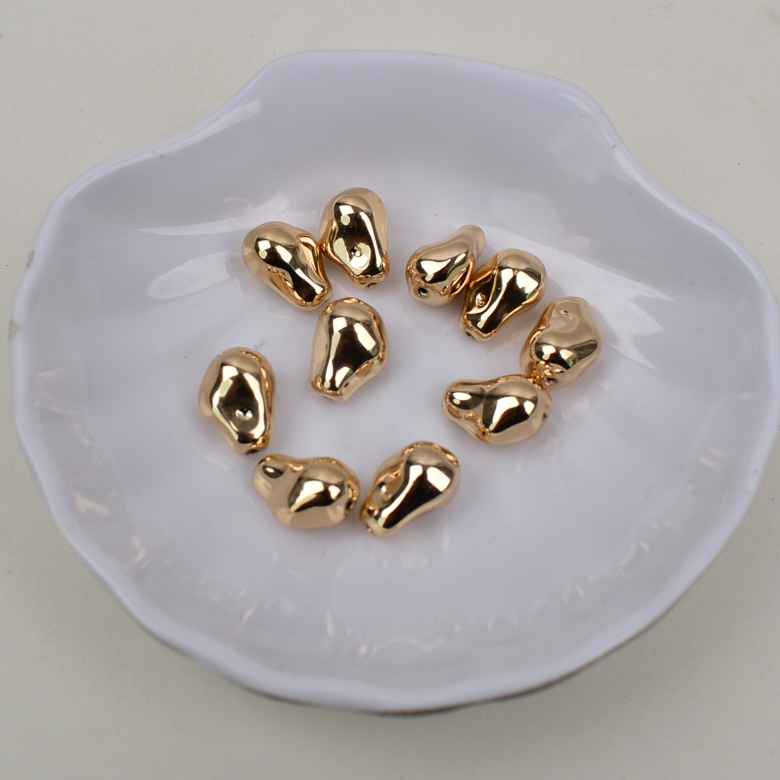 1:Golden small fish tail with holes