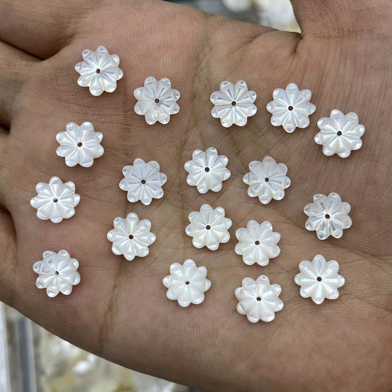 4:White Lip Shell 10MM flowers