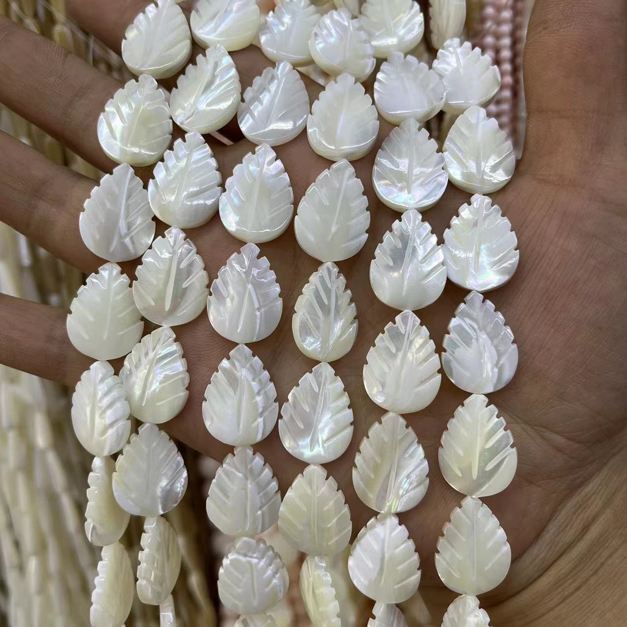 White 13*18MM/about 22 pieces