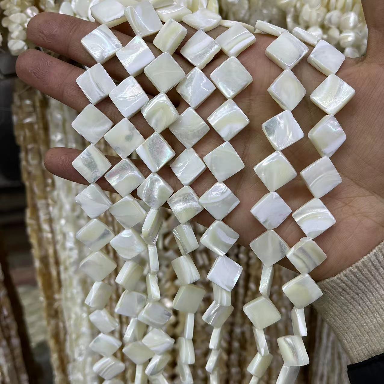 White 12mm/ about 26 pieces