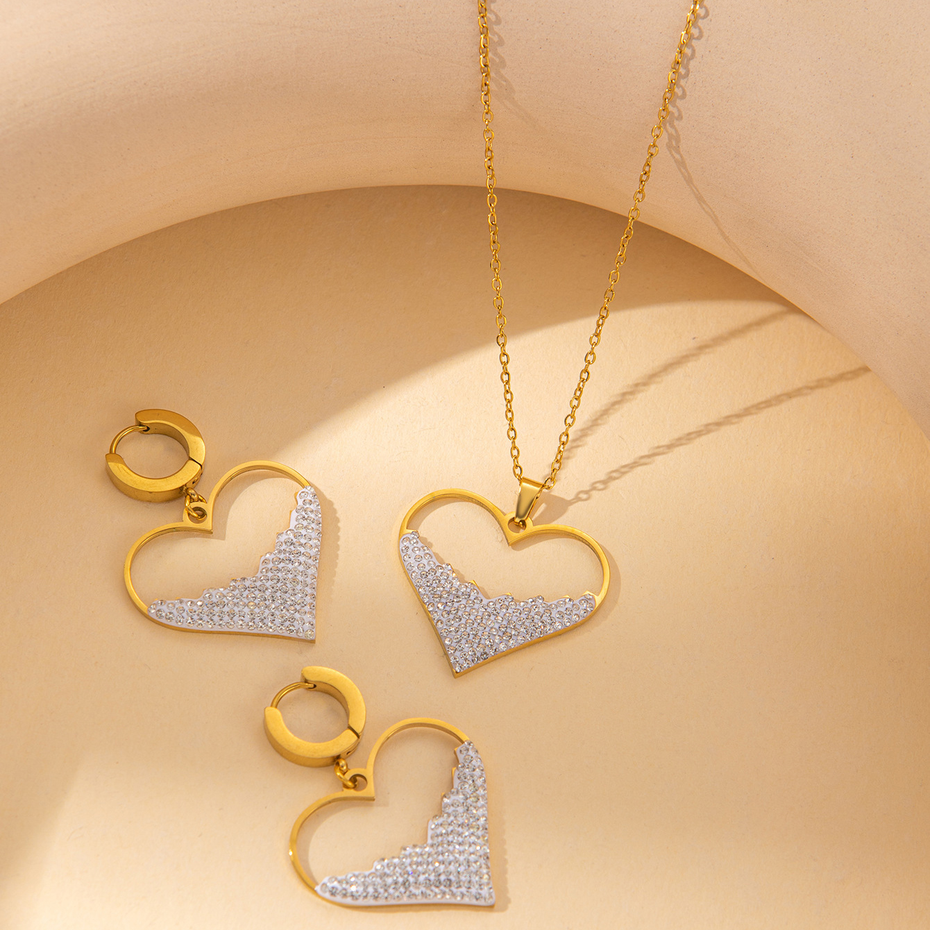 White micro-embedded sea of love necklace and earr