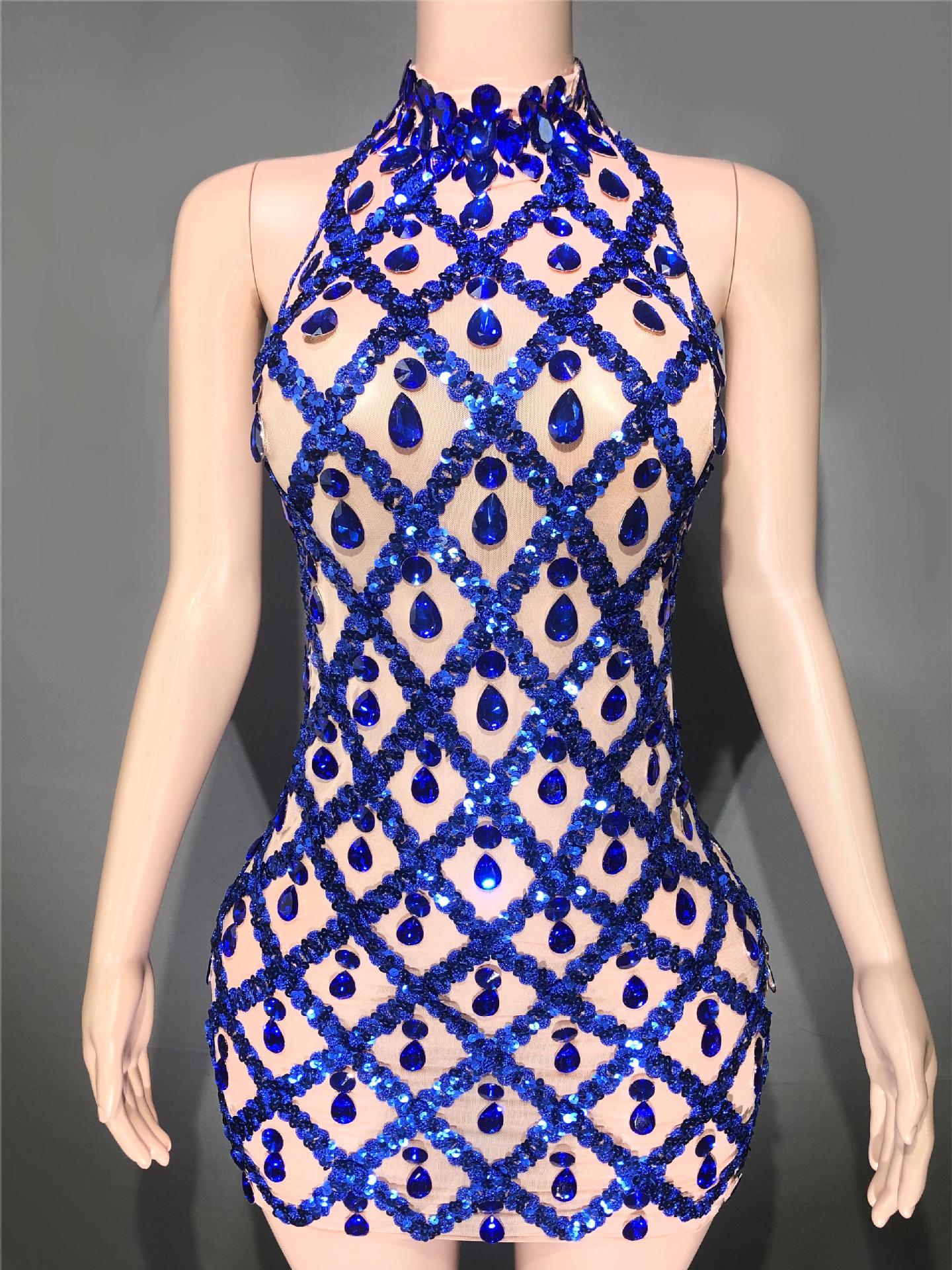 Sapphire blue stripe on the skin of short skirt