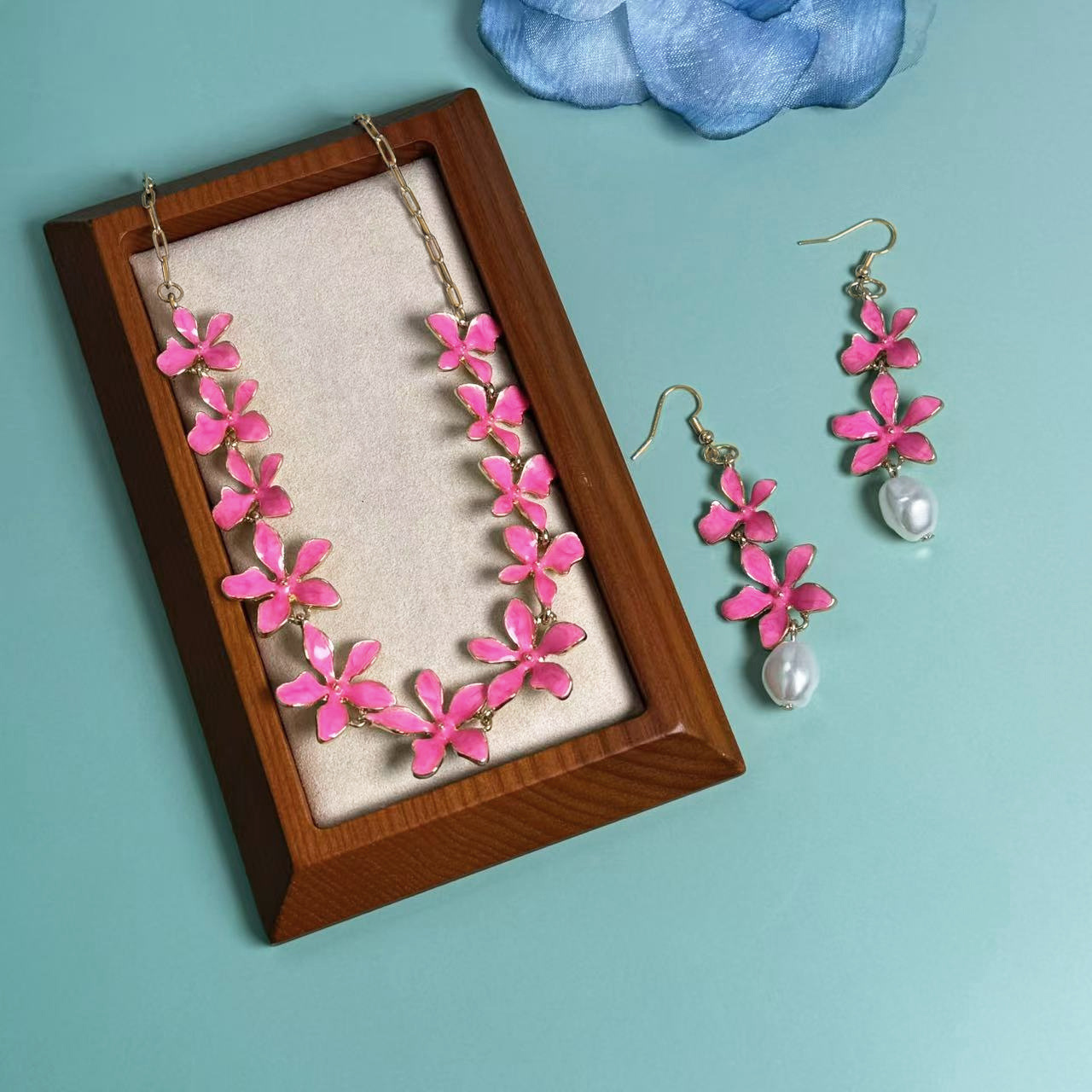 1:Necklace and earrings set