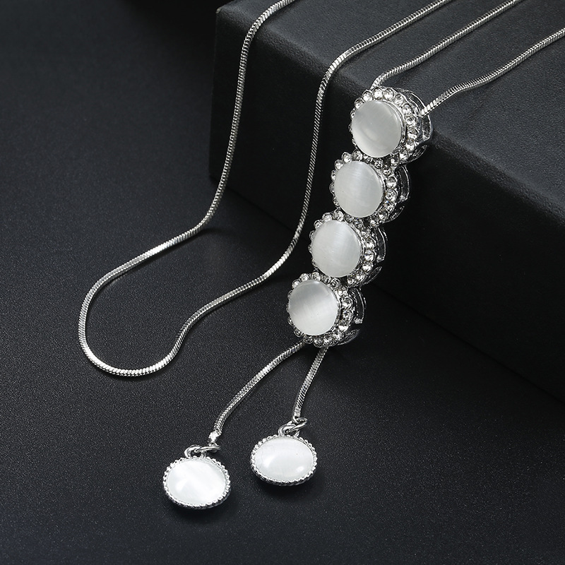 1:Gem four beads silver   Cat's Eye White