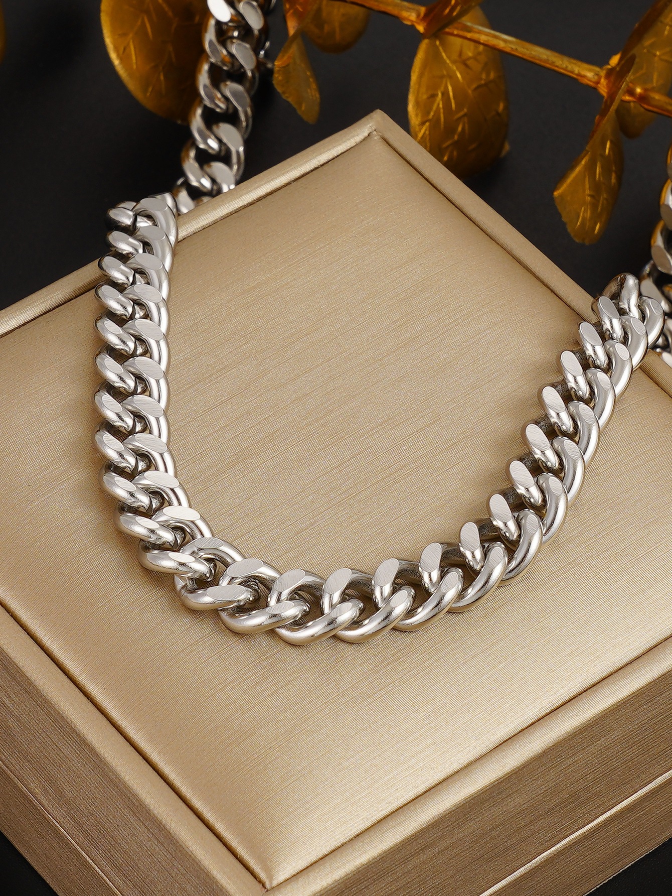 4:x656 steel necklace