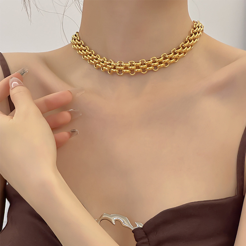 Necklace gold