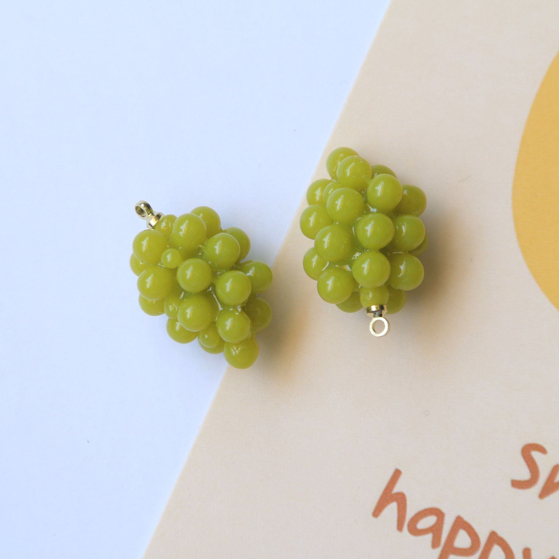 3:A solid green grape