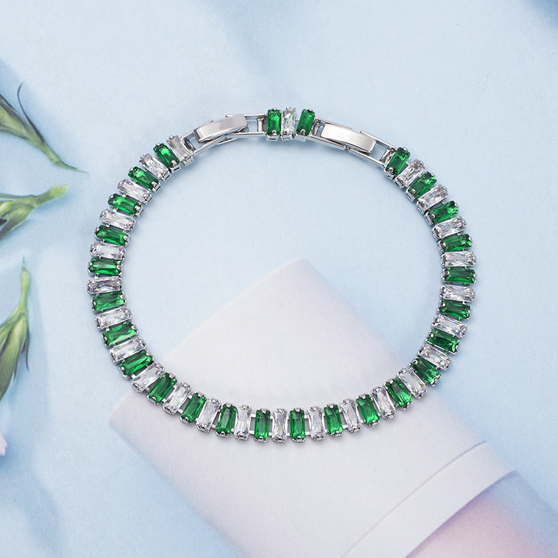 11:S005-White K-White Green Zircon
