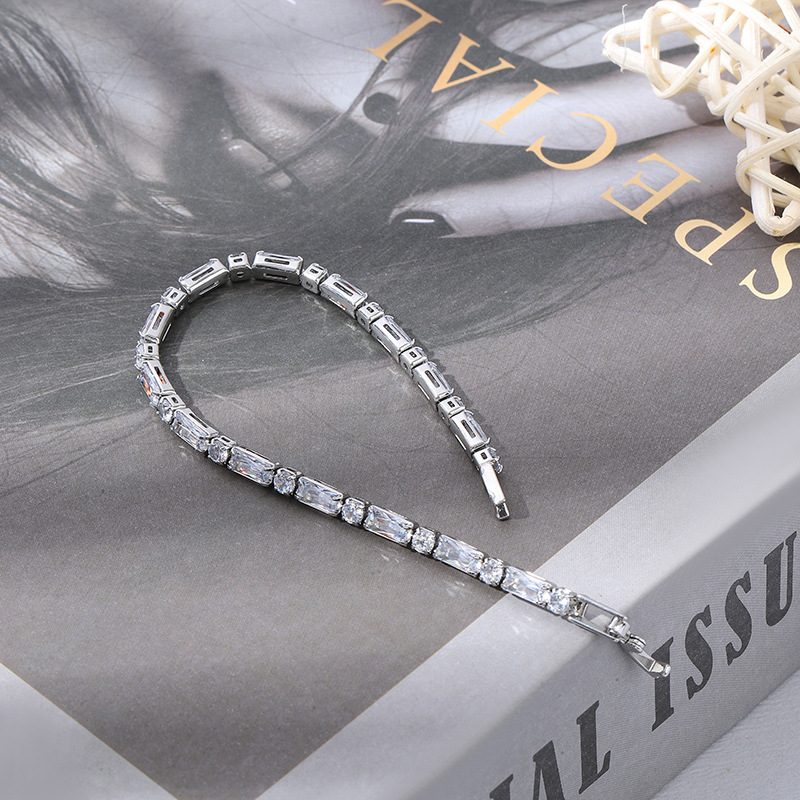 4:S051 Silver Single-white Zirconium