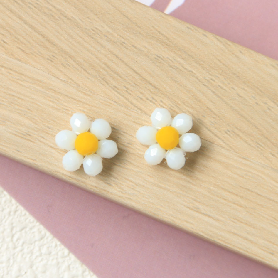 1:Solid white yellow core one