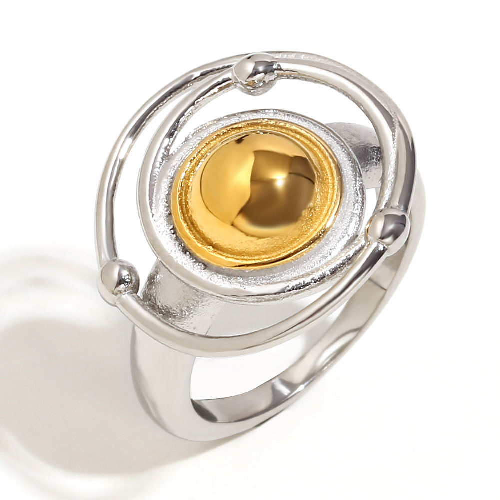 Size ring. - Two-tone. - Size 8