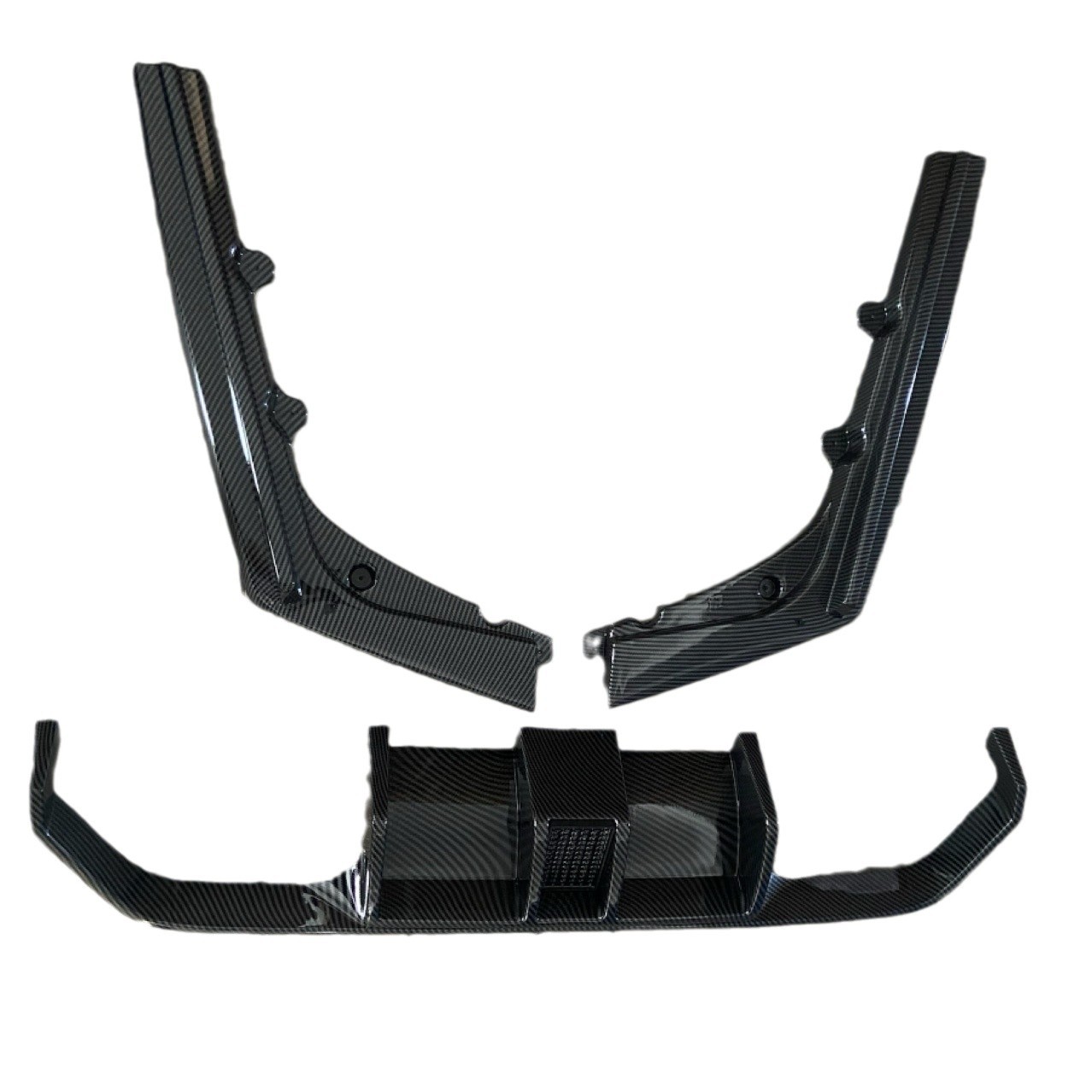 V style with lighted back lip [carbon pattern]