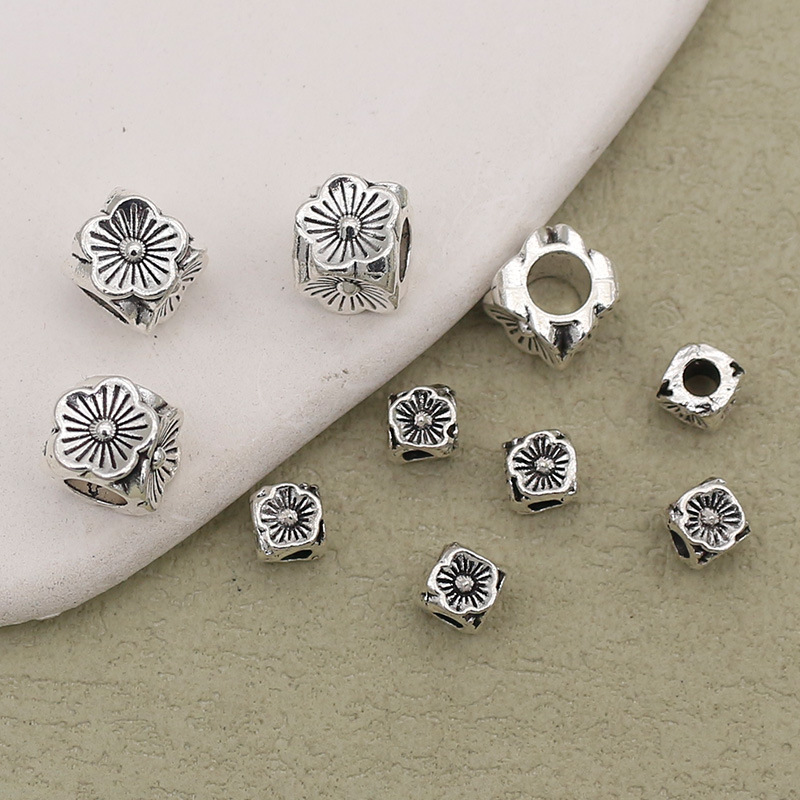 Ancient silver 5x5mm hole 3mm