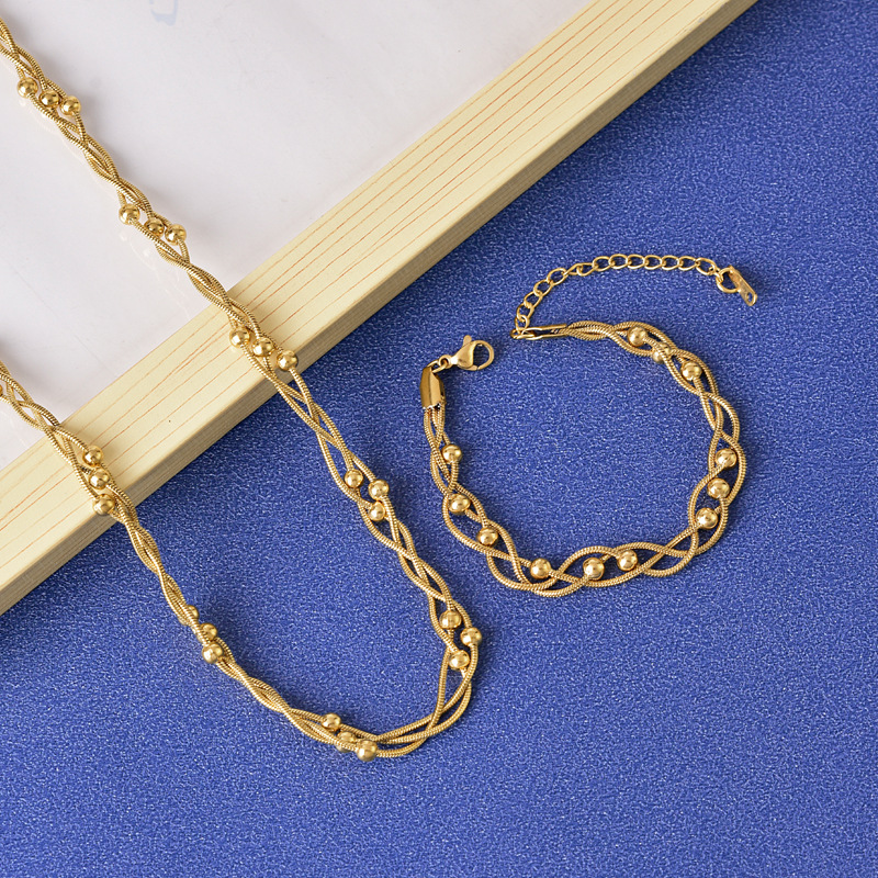 Gold necklace + bracelet