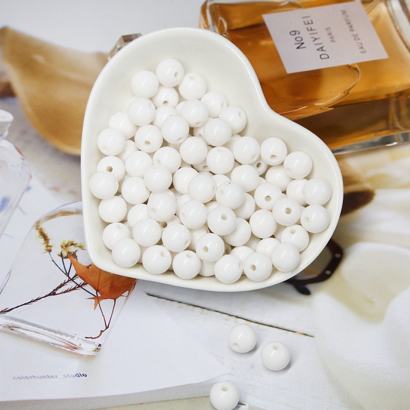 White Diameter 6mm hole 1.5mm about 200pcs