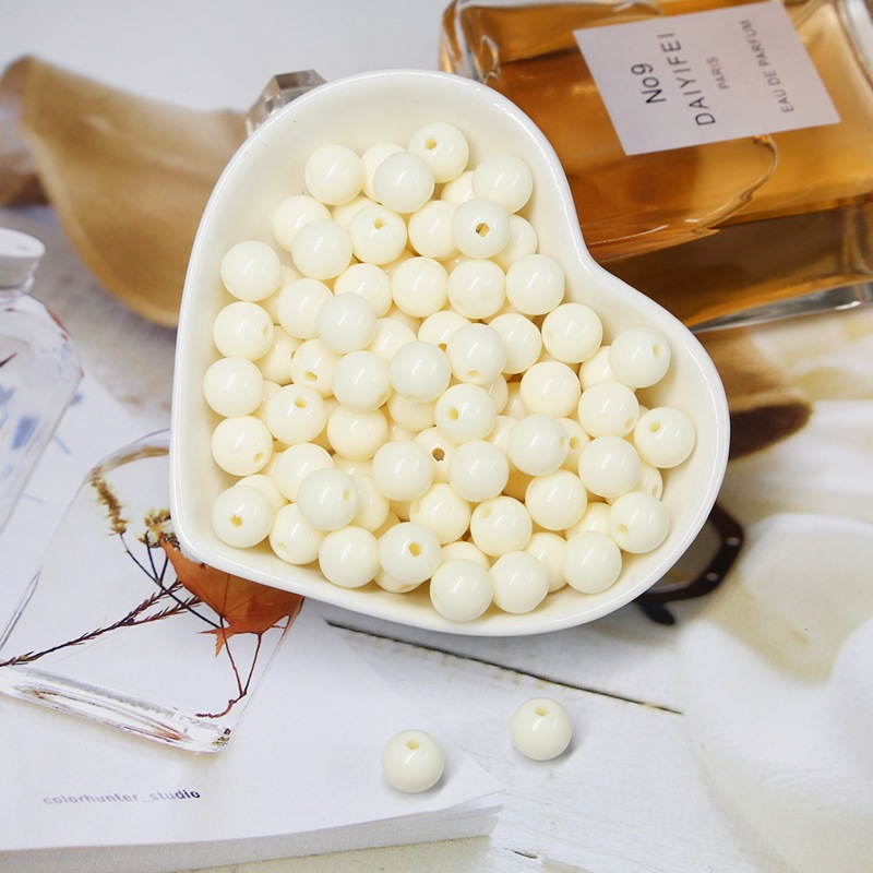 Beige Diameter 6mm hole 1.5mm about 200pcs