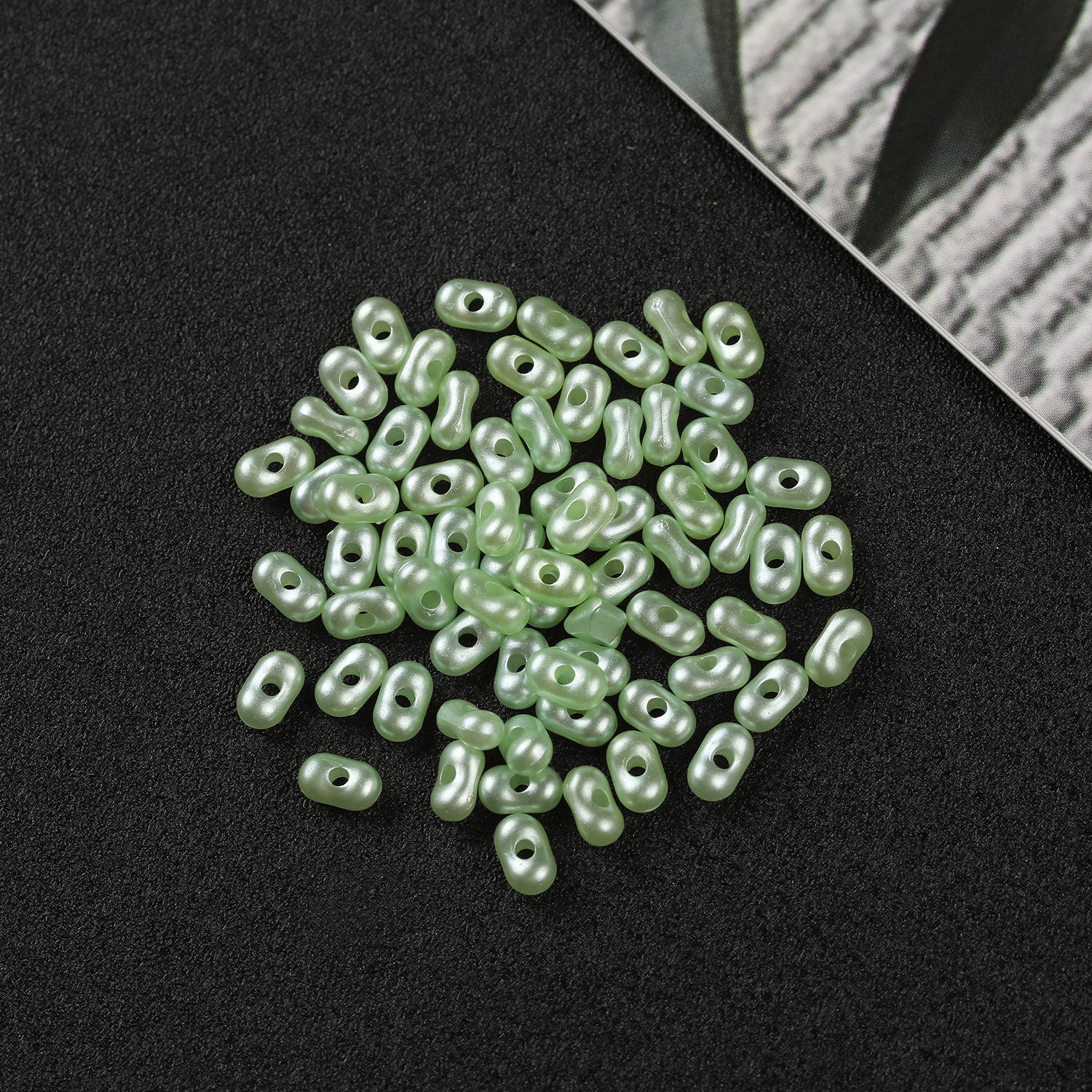 Yellow green 10g/pack about 190-200 pieces
