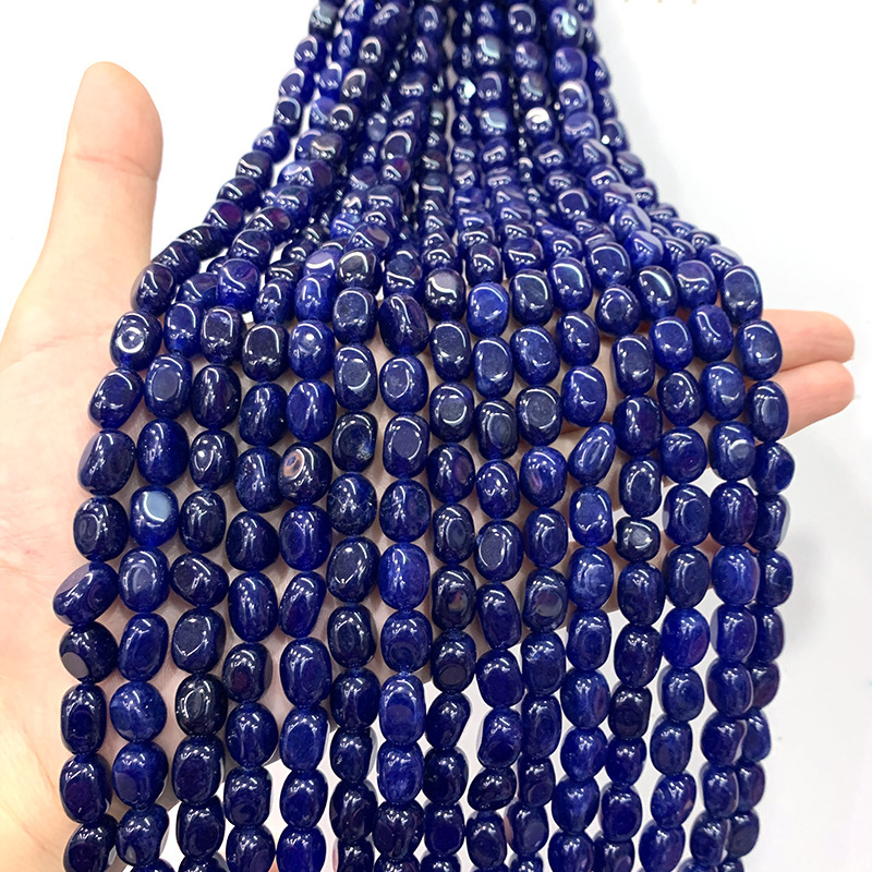 11:The irregular rectangular column is dark blue