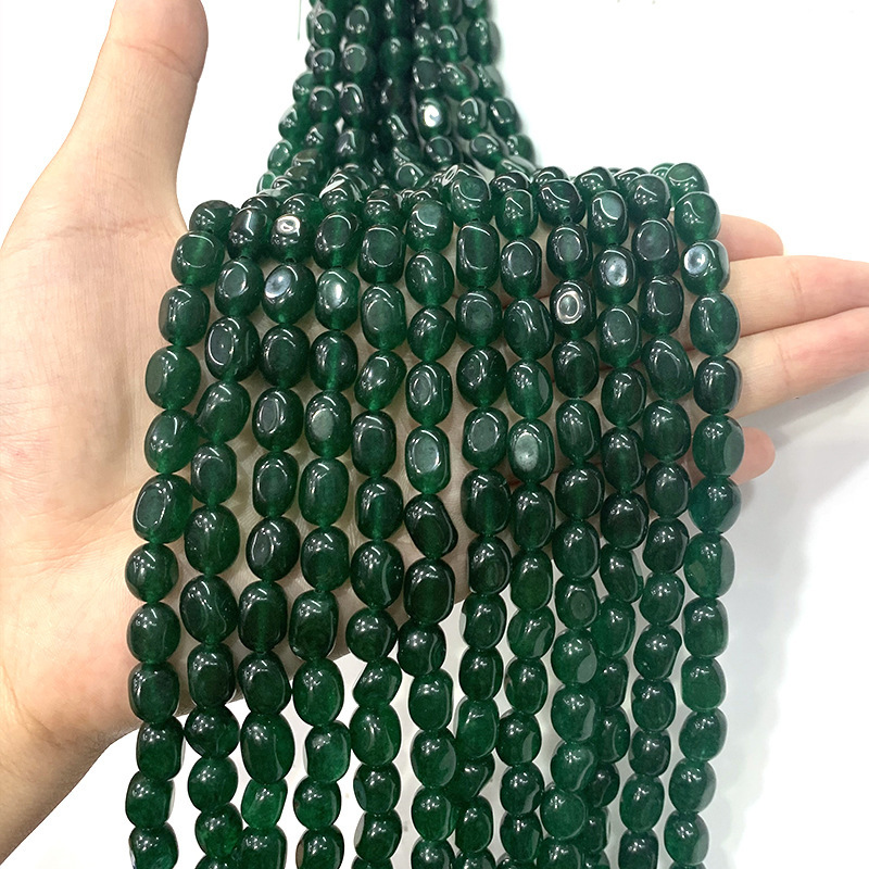 13:The irregular rectangular column is dark green