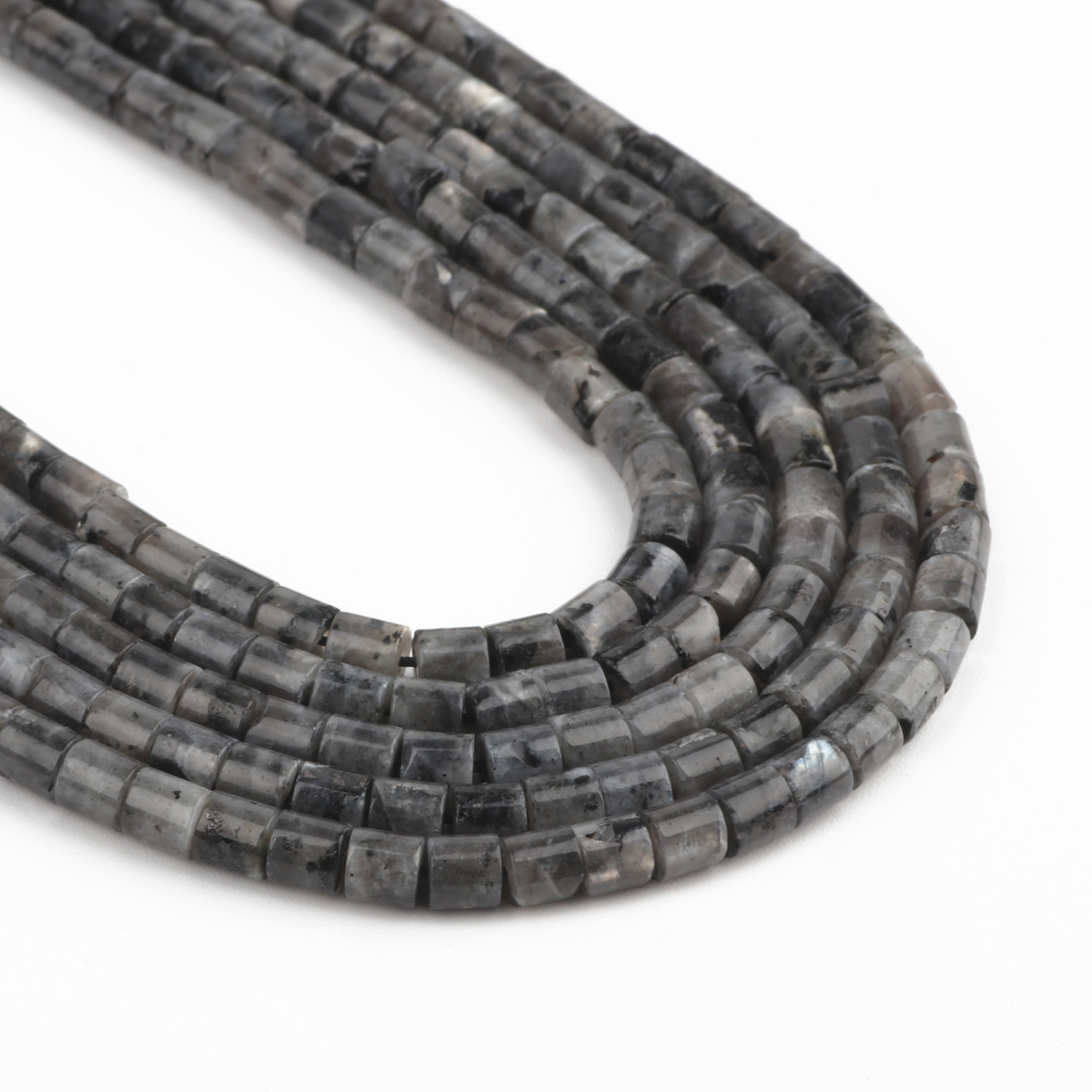 Black Flash 4x4mm (about 90pcs)