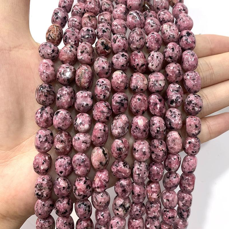 Irregular rectangular columns mixed with pink