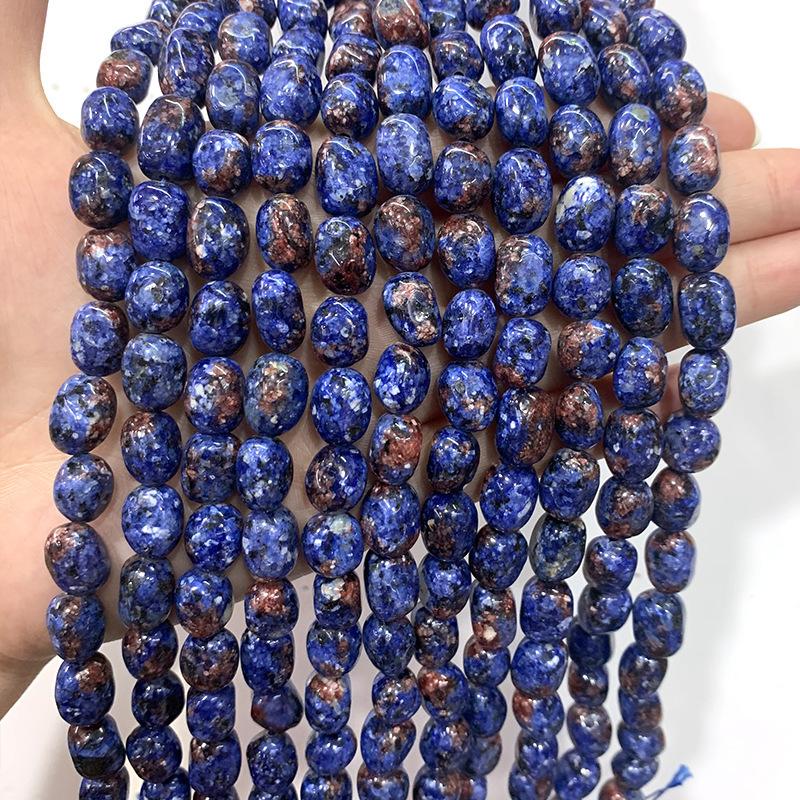 Irregular rectangular columns mixed with blue