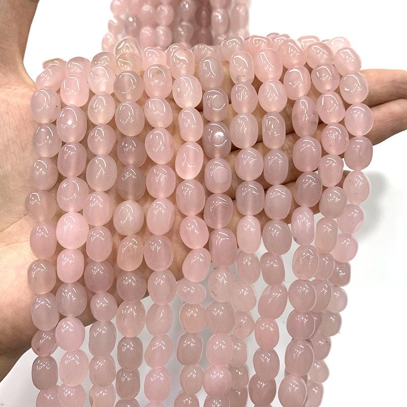 Irregular rectangular columns are light pink