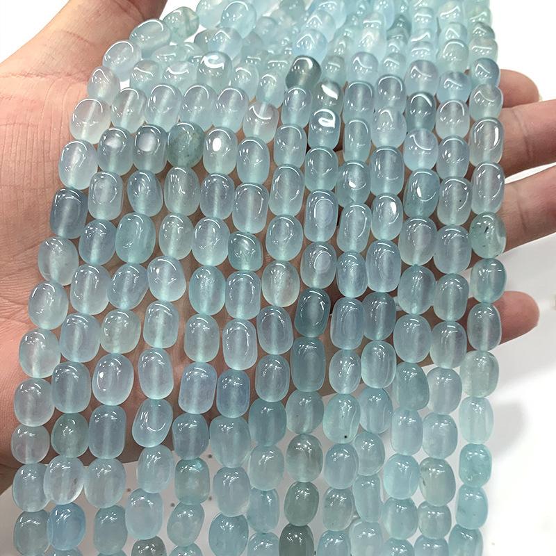 The irregular rectangular column is light blue