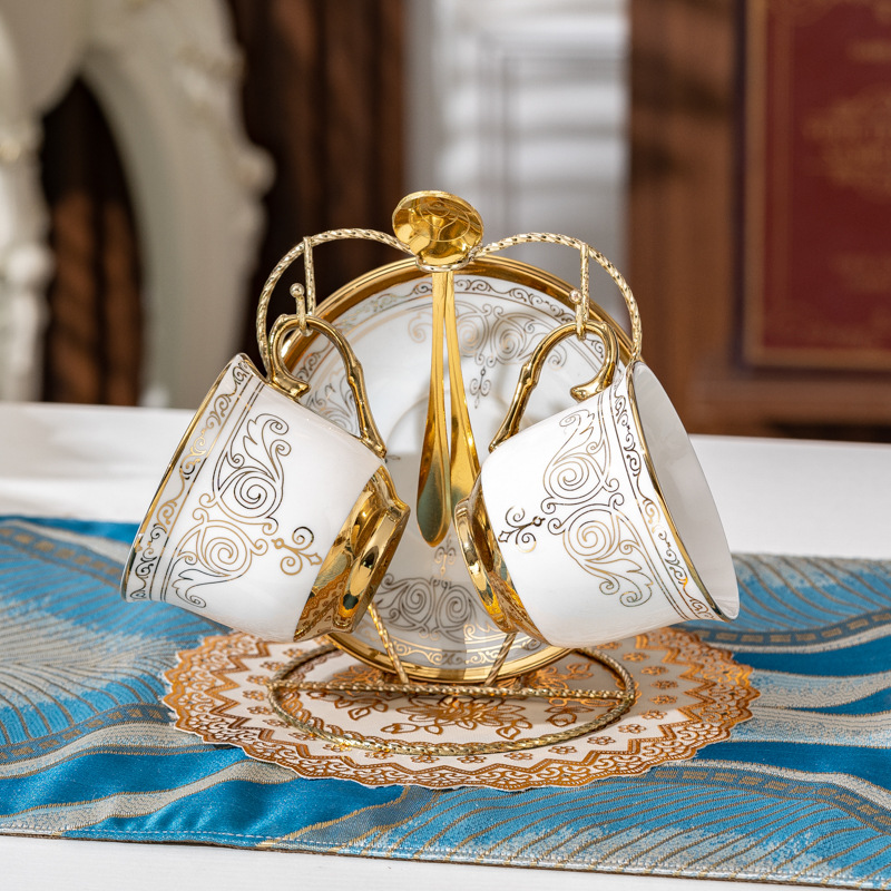 Golden crown, 2 cups, 2 plates, golden spoon