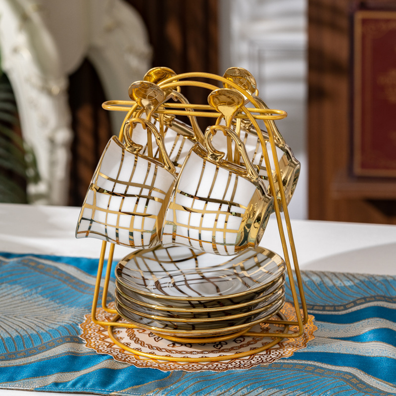 The simple Path: 4 cups, 4 plates, and a golden spoon