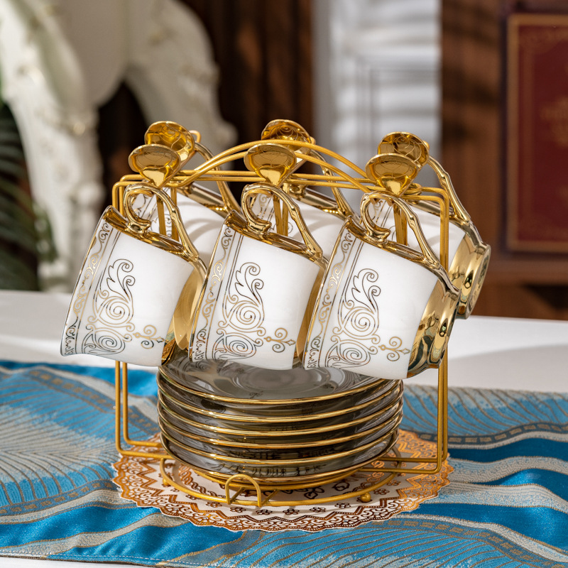 Golden crown, 6 cups, 6 plates, golden spoon