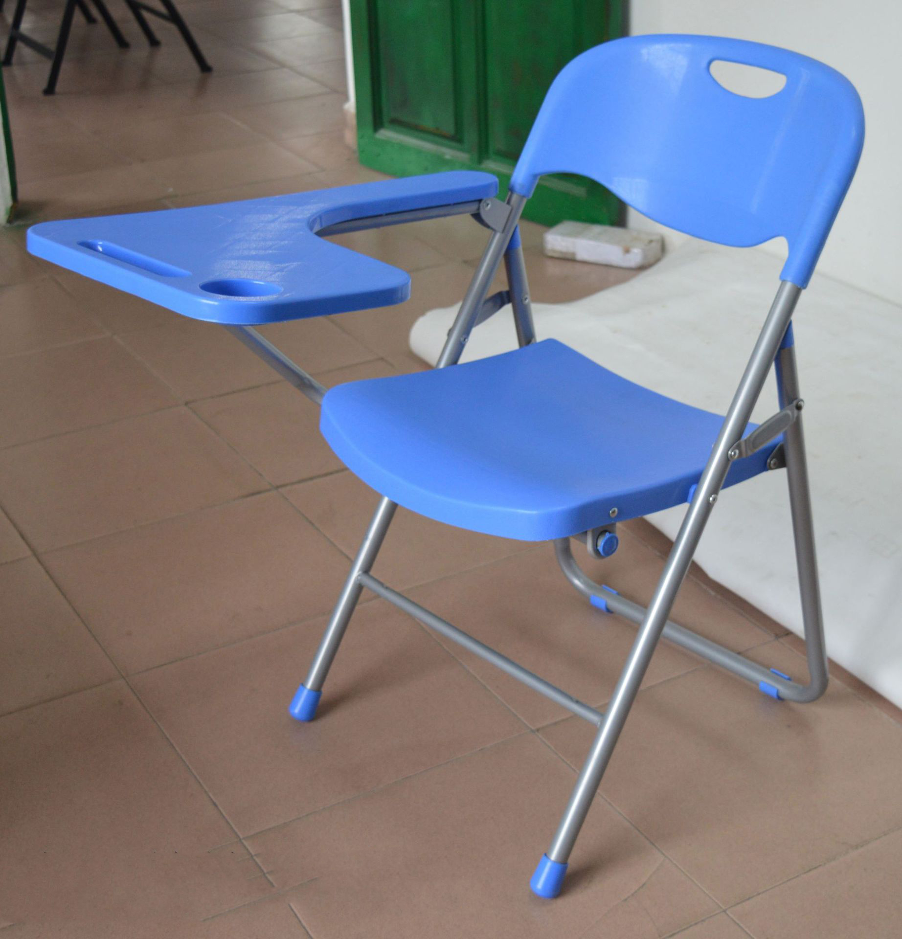 Large single chair   writing board 107.5cm