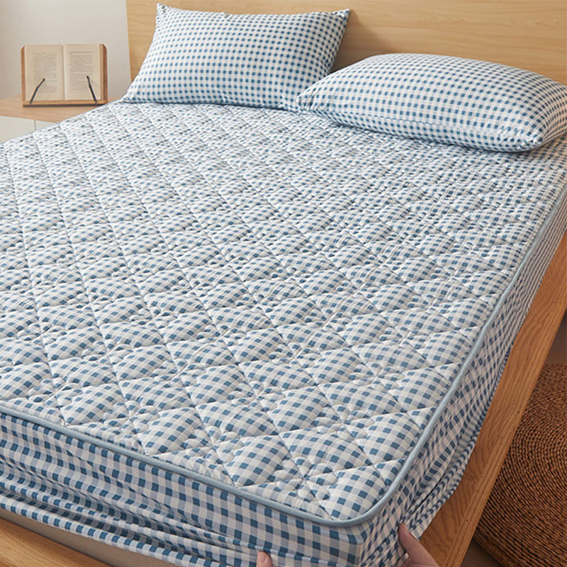 Sky blue small lattice [ordinary quilted]