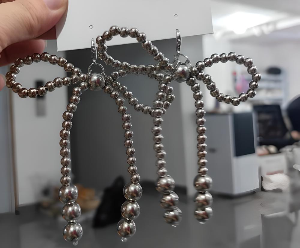 Medium silver bow shoe flower string (2 cards)